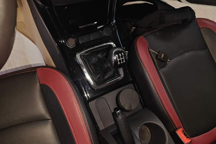 Used HYOSOW S3 2016 1.5L Manual Luxury Edition China IV Emission Standard Gear Lever