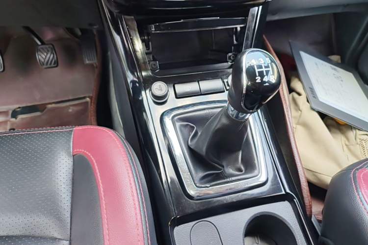 Used HYOSOW S3 2016 1.5L Manual Comfort Version China IV Emission Standard Gear Lever