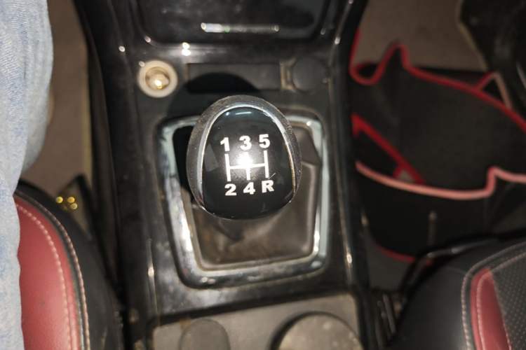 Used HYOSOW S3 2016 1.5L Manual Luxury Edition China IV Emission Standard Gear Lever