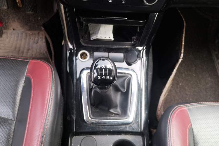 Used HYOSOW S3 2016 1.5L Manual Luxury Edition China IV Emission Standard Gear Lever