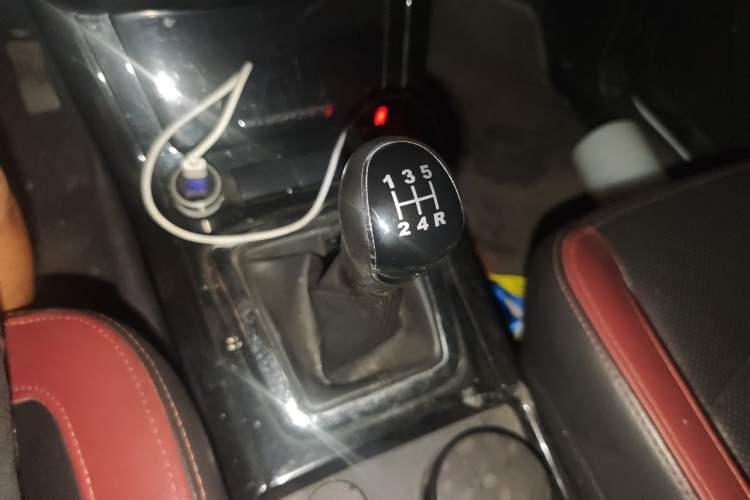 Used HYOSOW S3 2016 1.5L Manual Luxury Model China V Standard Gear Lever