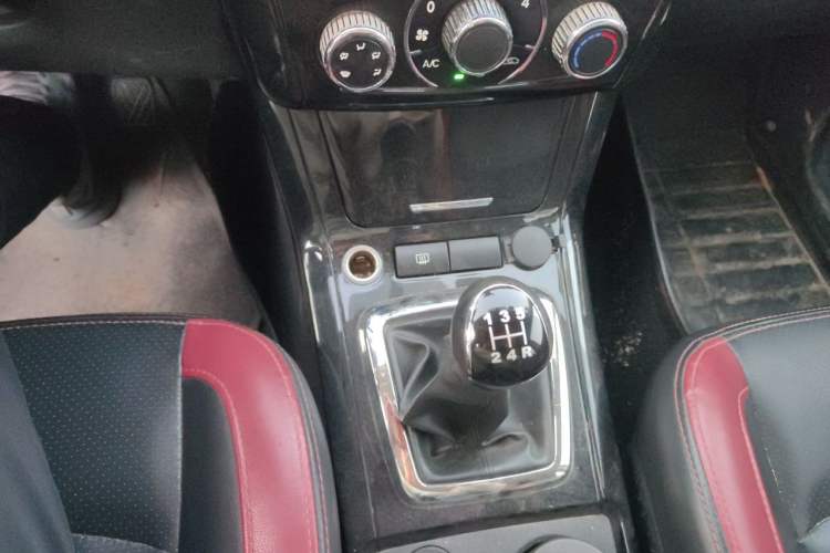 Used HYOSOW S3 2016 1.5L Manual Comfort Version China IV Emission Standard Gear Lever