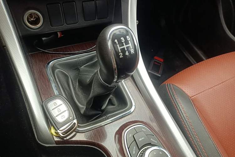 Used HYOSOW S3 2016 S3L 1.5L Manual Prestige Edition Gear Lever
