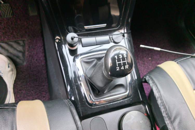 Used HYOSOW S3 2016 1.5L Manual Luxury Edition China IV Emission Standard Gear Lever