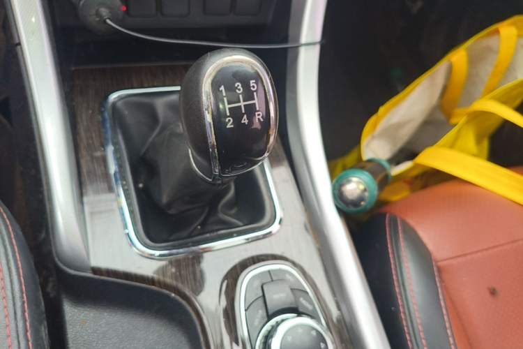 Used HYOSOW S3 2016 S3L 1.5L Manual Premium Edition Gear Lever