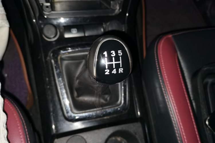 Used HYOSOW S3 2016 1.5L Manual Comfort Version China IV Emission Standard Gear Lever