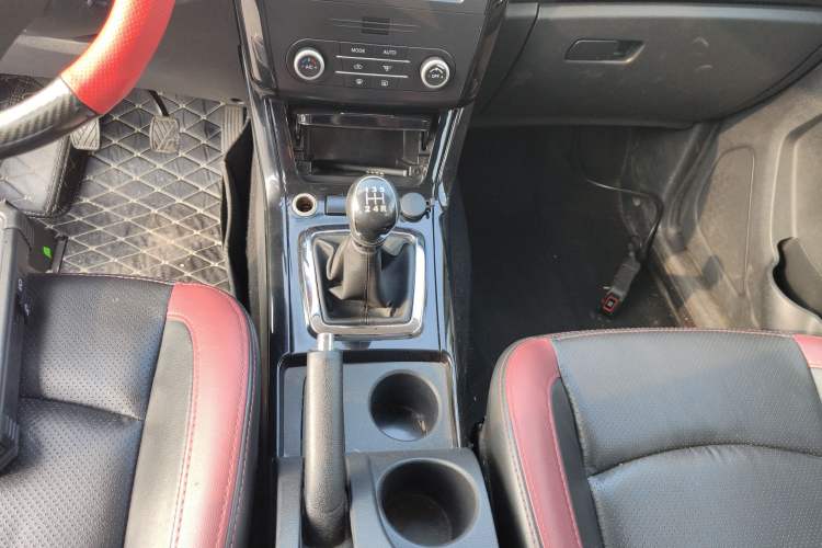 Used HYOSOW S3 2016 1.5L Manual Luxury Edition China IV Emission Standard Gear Lever