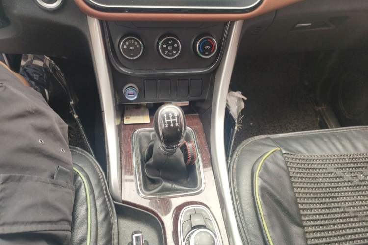 Used HYOSOW S3 2016 S3L 1.5L Manual Premium Edition Gear Lever