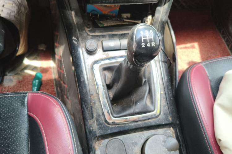 Used HYOSOW S3 2016 1.5L Manual Comfort Version China IV Emission Standard Gear Lever