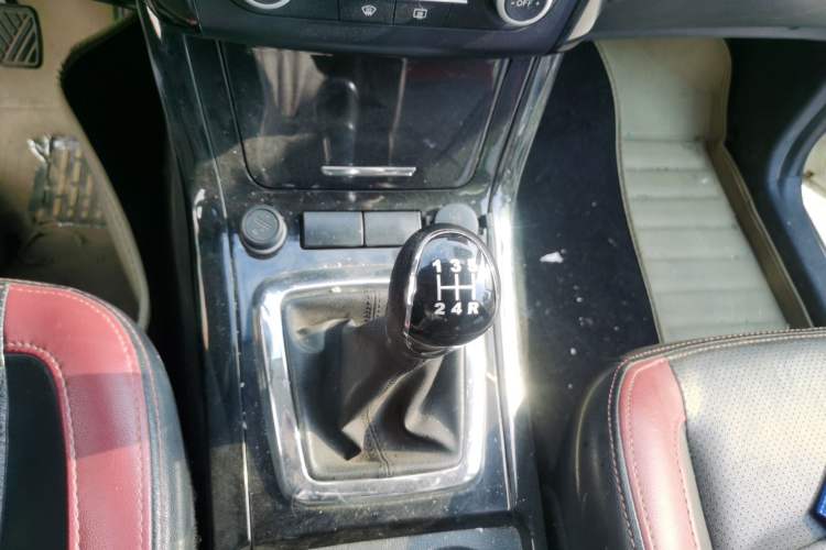 Used HYOSOW S3 2016 1.5L Manual Luxury Model China V Standard Gear Lever
