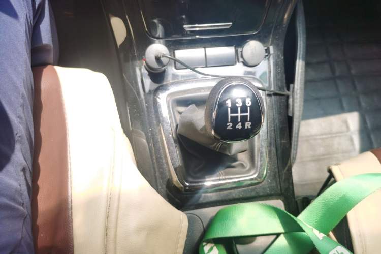 Used HYOSOW S3 2016 1.5L Manual Luxury Edition China IV Emission Standard Gear Lever