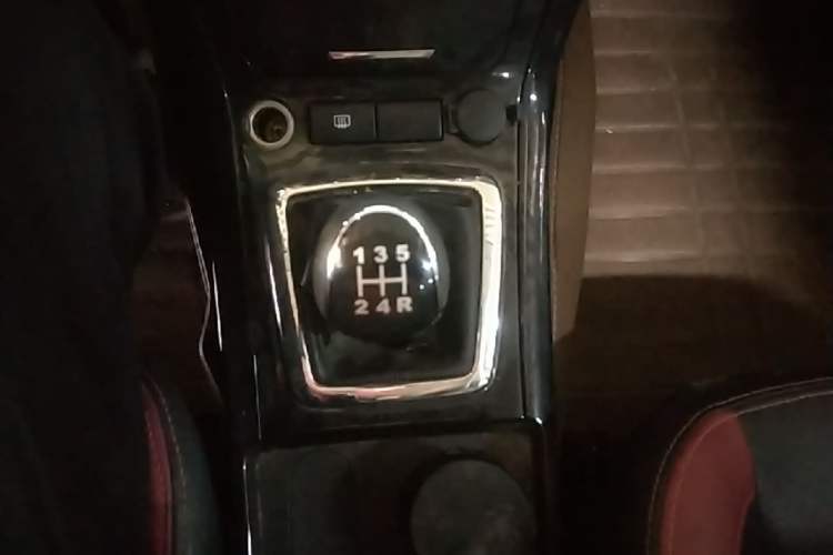 Used HYOSOW S3 2016 1.5L Manual Comfort Version China IV Emission Standard Gear Lever