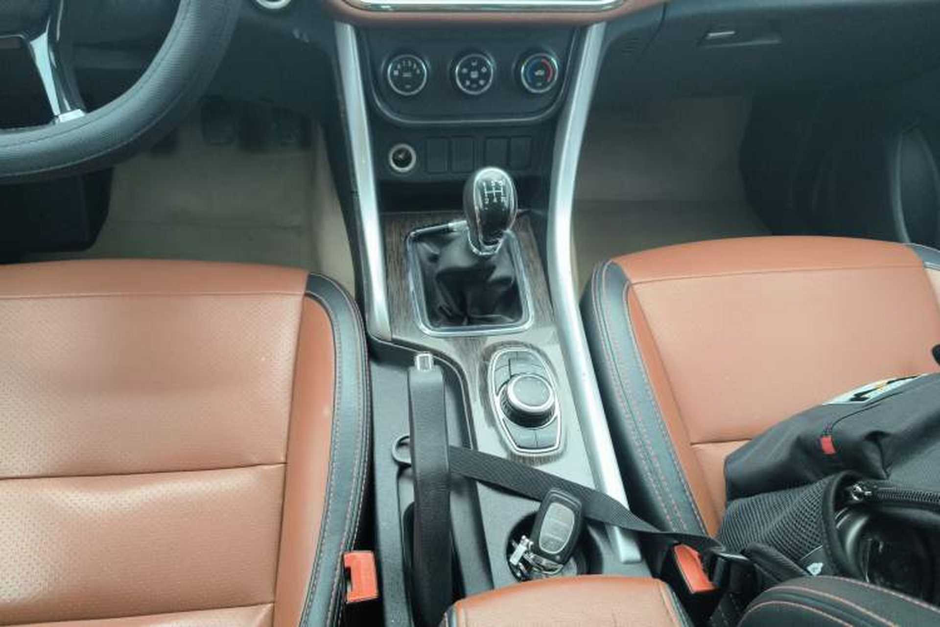 Used HYOSOW S3 2016 S3L 1.5L Manual Prestige Edition Gear Lever