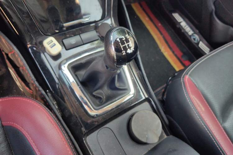 Used HYOSOW S3 2016 1.5L Manual Comfort Version China IV Emission Standard Gear Lever