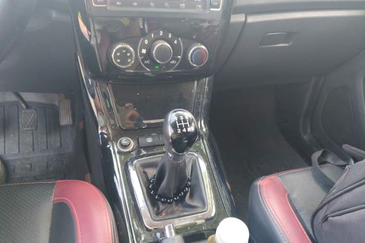 Used HYOSOW S3 2016 1.5L Manual Comfort Version China IV Emission Standard Gear Lever