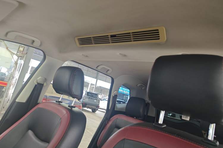 Used HYOSOW S3 2016 1.5L Manual Luxury Edition China IV Emission Standard Headliner