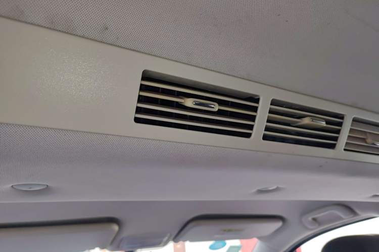 Used HYOSOW S3 2016 1.5L Manual Comfort Version China IV Emission Standard Headliner