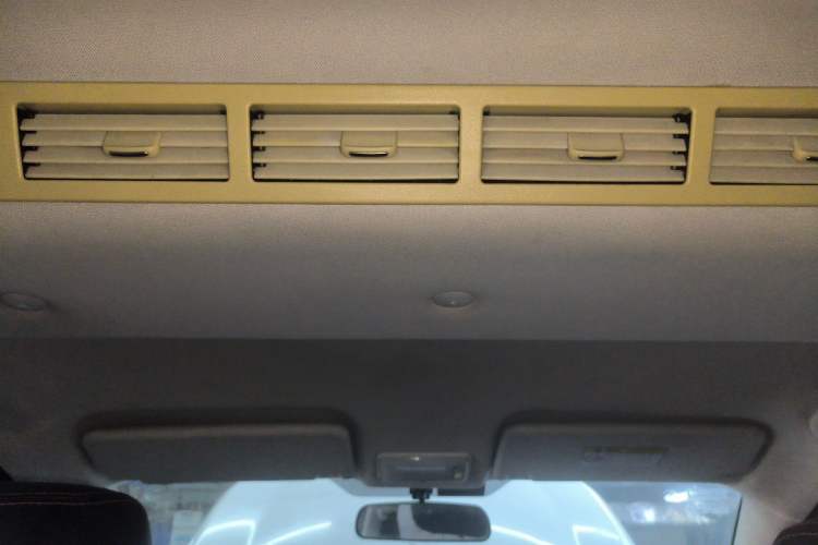 Used HYOSOW S3 2016 1.5L Manual Luxury Edition China IV Emission Standard Headliner