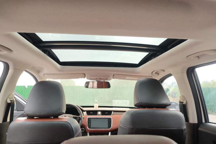 Used HYOSOW S3 2016 S3L 1.5L Manual Prestige Edition Interior 12