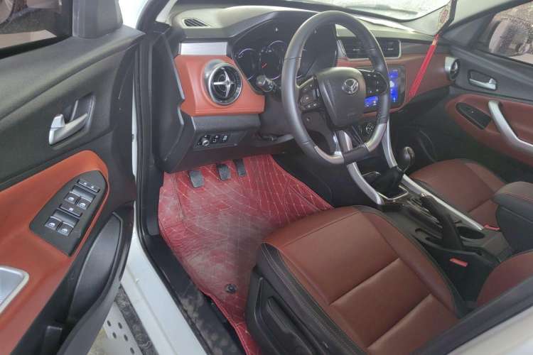 Used HYOSOW S3 2016 S3L 1.5L Manual Prestige Edition Interior 2