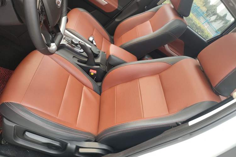Used HYOSOW S3 2016 S3L 1.5L Manual Prestige Edition Interior 3