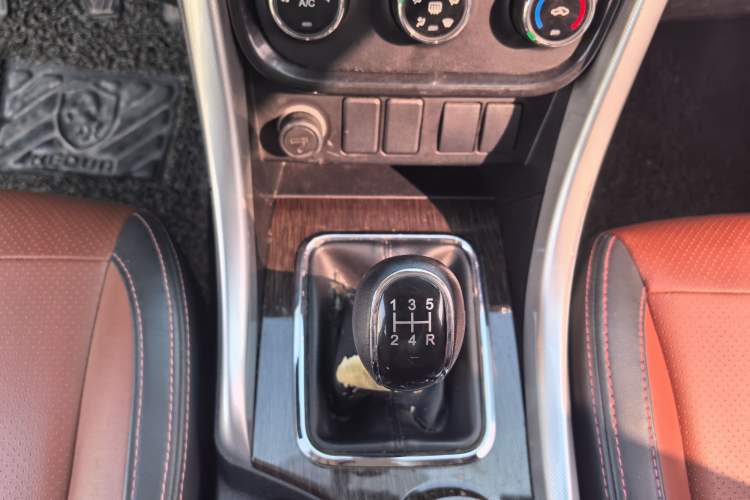 Used HYOSOW S3 2016 S3L 1.5L Manual Prestige Edition Interior 4