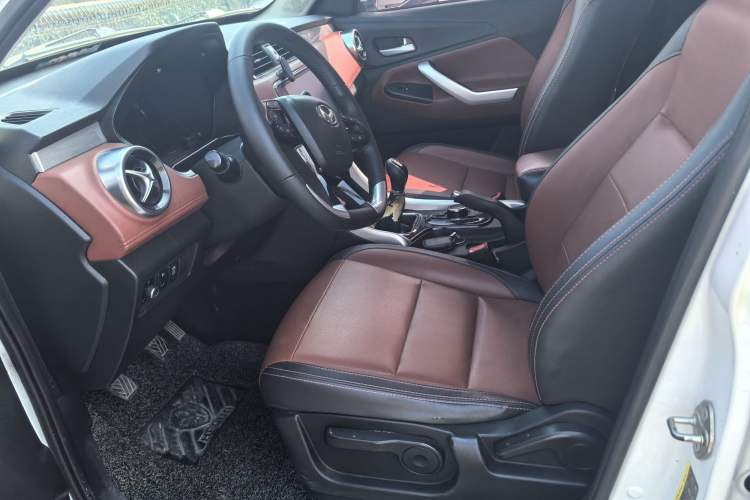 Used HYOSOW S3 2016 S3L 1.5L Manual Prestige Edition Interior 5