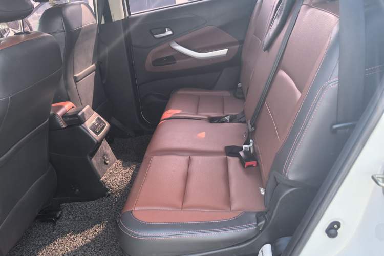 Used HYOSOW S3 2016 S3L 1.5L Manual Prestige Edition Interior 6