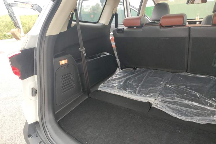 Used HYOSOW S3 2016 S3L 1.5L Manual Prestige Edition Interior 9