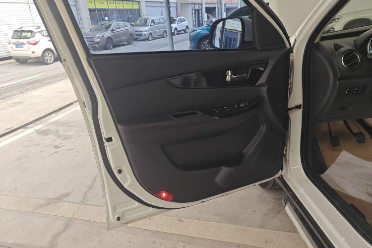 Used HYOSOW S3 2016 1.5L Manual Luxury Edition China IV Emission Standard Left Front Door Interior