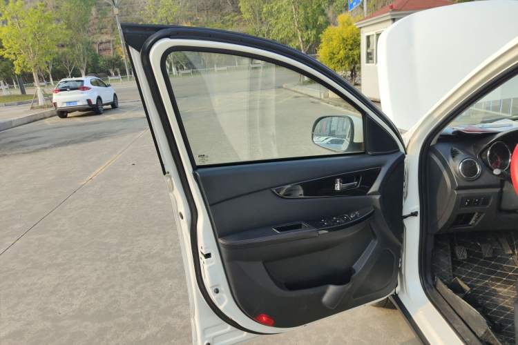Used HYOSOW S3 2016 1.5L Manual Luxury Edition China IV Emission Standard Left Front Door Interior