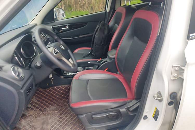 Used HYOSOW S3 2016 1.5L Manual Comfort Version China IV Emission Standard Left Front Seat