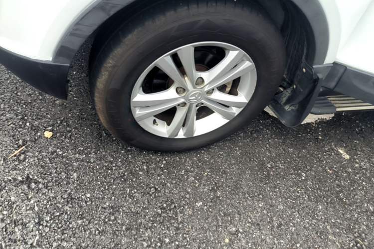 Used HYOSOW S3 2016 1.5L Manual Comfort Version China IV Emission Standard Left Front Wheel Hub