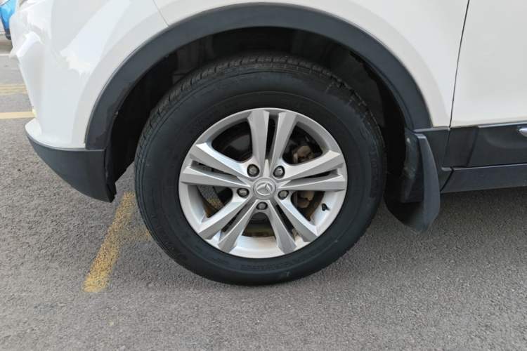 Used HYOSOW S3 2016 1.5L Manual Luxury Edition China IV Emission Standard Left Front Wheel Hub