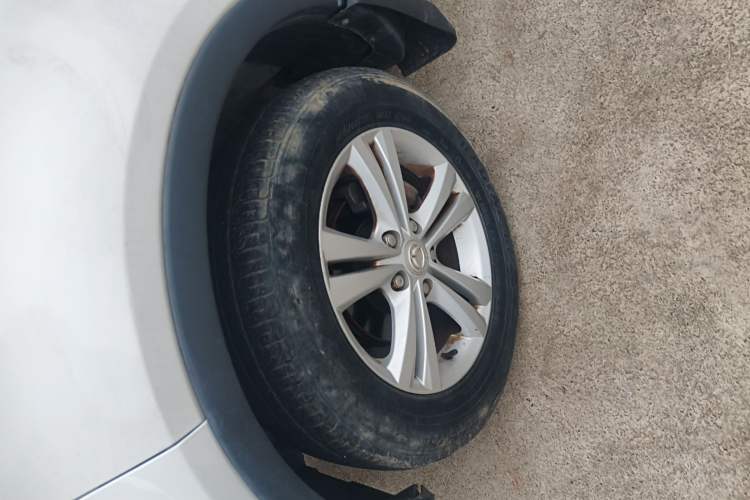 Used HYOSOW S3 2016 1.5L Manual Comfort Version China IV Emission Standard Left Front Wheel Hub