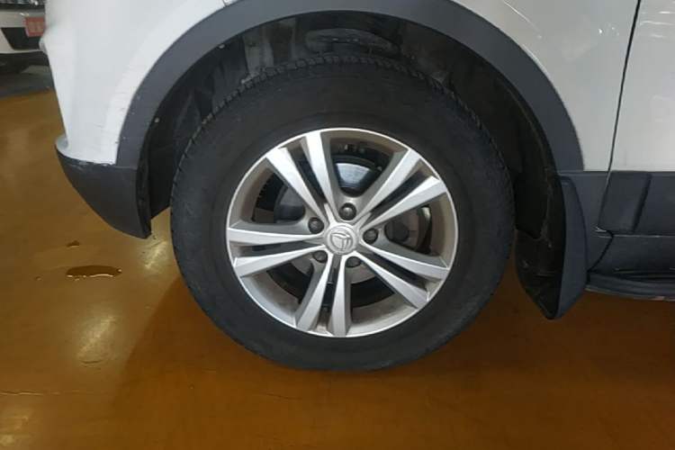 Used HYOSOW S3 2016 1.5L Manual Comfort Version China IV Emission Standard Left Front Wheel Hub