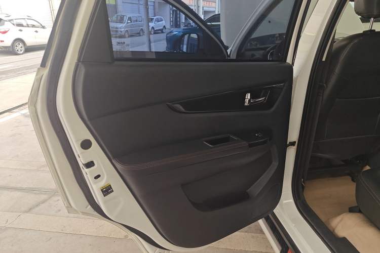 Used HYOSOW S3 2016 1.5L Manual Luxury Edition China IV Emission Standard Left Rear Door Interior