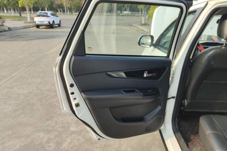 Used HYOSOW S3 2016 1.5L Manual Luxury Edition China IV Emission Standard Left Rear Door Interior