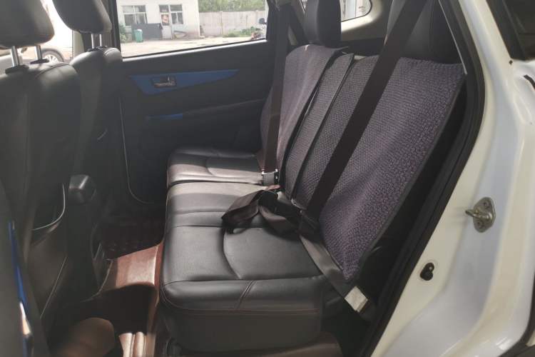 Used HYOSOW S3 2016 1.5L Manual Comfort Version China IV Emission Standard Left Rear Seat