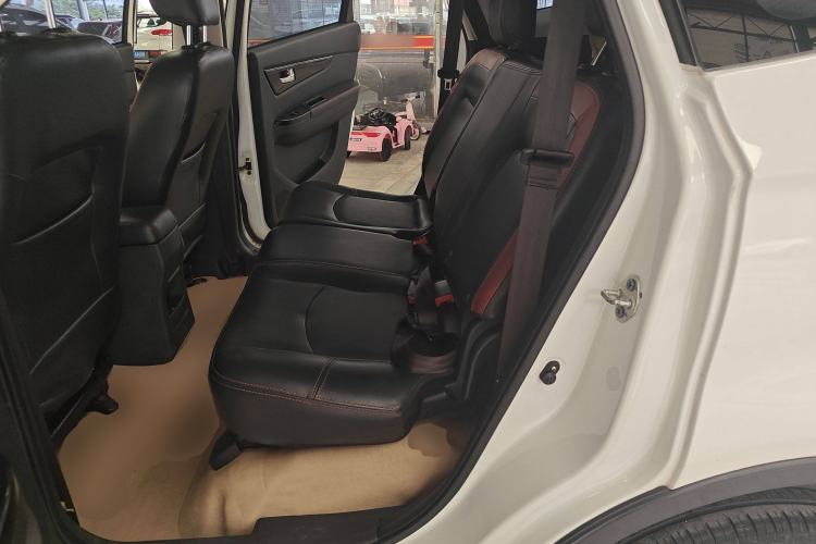 Used HYOSOW S3 2016 1.5L Manual Luxury Edition China IV Emission Standard Left Rear Seat
