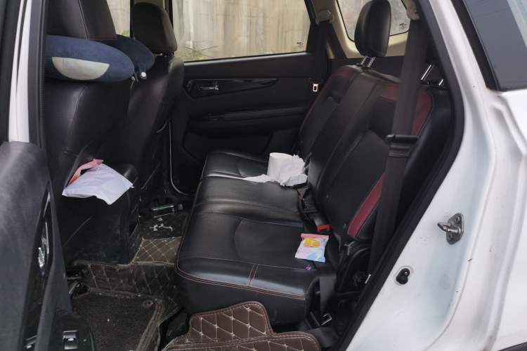 Used HYOSOW S3 2016 1.5L Manual Luxury Edition China IV Emission Standard Left Rear Seat