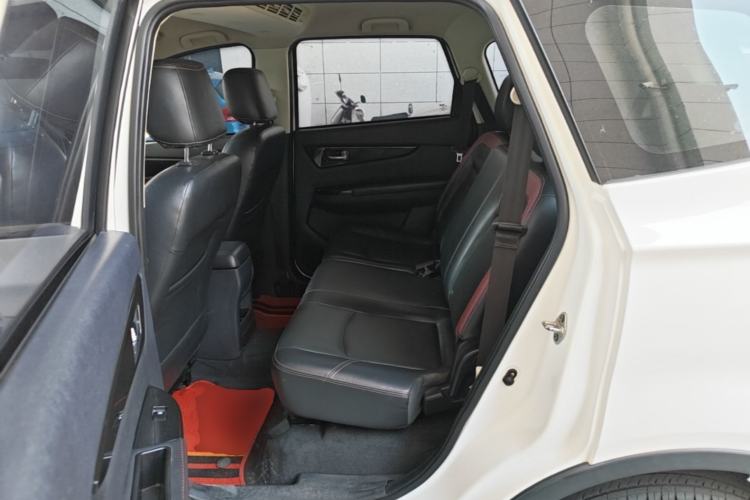 Used HYOSOW S3 2016 1.5L Manual Luxury Edition China IV Emission Standard Left Rear Seat