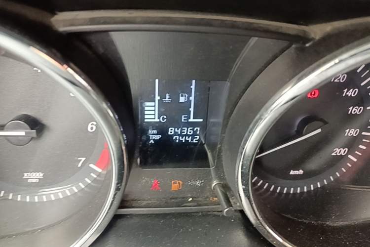 Used HYOSOW S3 2016 1.5L Manual Comfort Version China IV Emission Standard Odometer Close Up