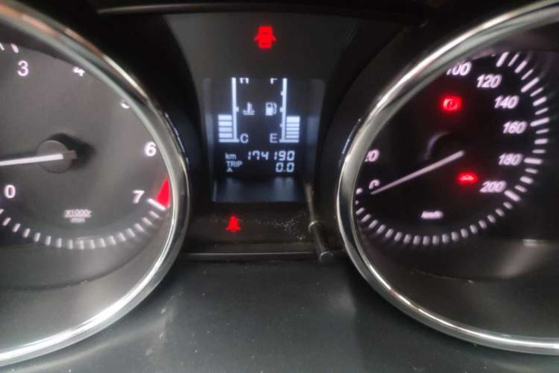 Used HYOSOW S3 2016 1.5L Manual Luxury Model China V Standard Odometer Close Up