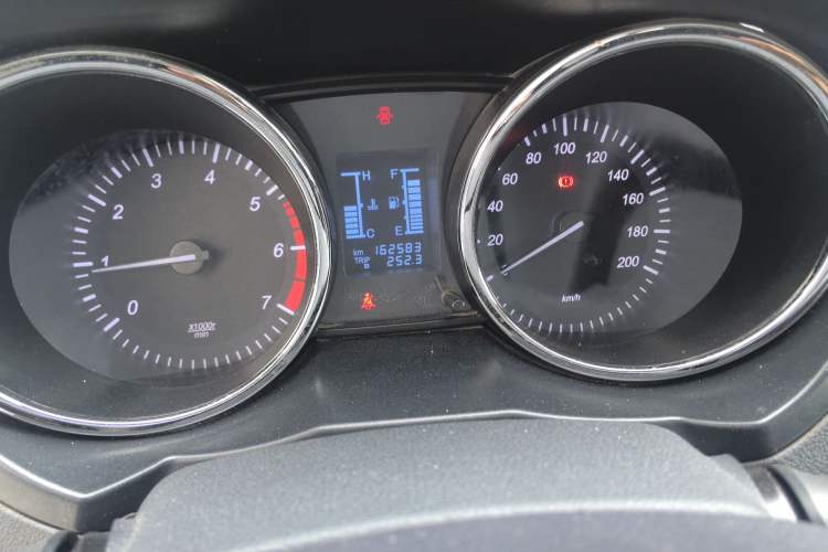 Used HYOSOW S3 2016 1.5L Manual Luxury Model China V Standard Odometer Close Up