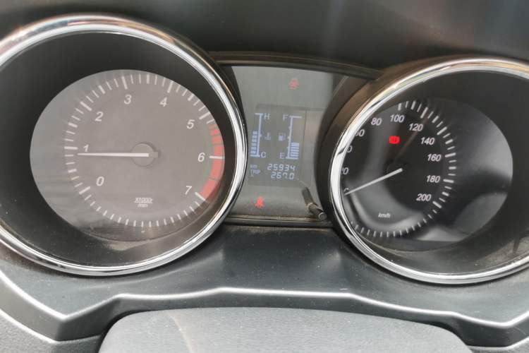 Used HYOSOW S3 2016 1.5L Manual Comfort Version China IV Emission Standard Odometer Close Up