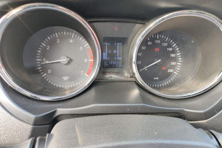 Used HYOSOW S3 2016 1.5L Manual Luxury Edition China IV Emission Standard Odometer Close Up