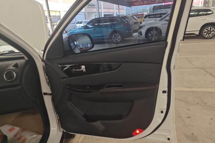 Used HYOSOW S3 2016 1.5L Manual Luxury Edition China IV Emission Standard Right Front Door Interior