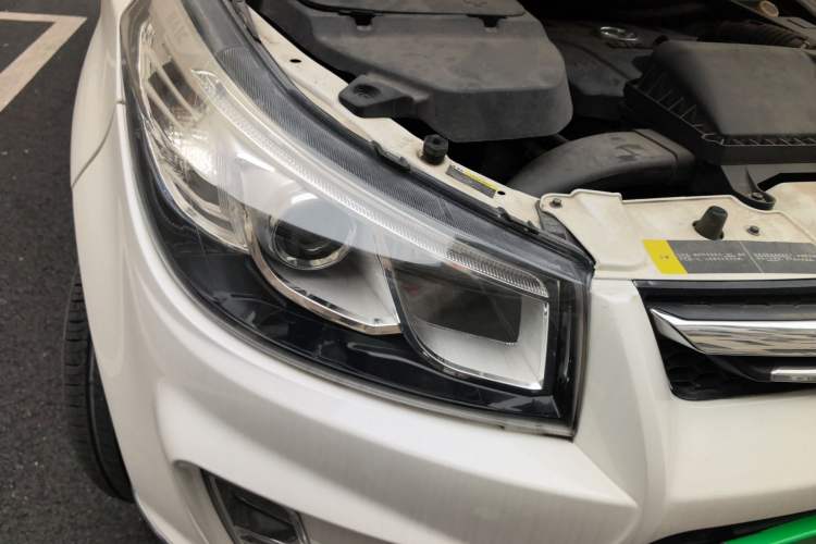 Used HYOSOW S3 2016 1.5L Manual Luxury Edition China IV Emission Standard Right Front Headlight