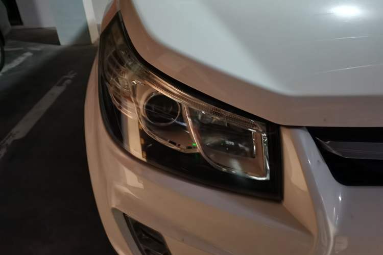 Used HYOSOW S3 2016 1.5L Manual Comfort Version China IV Emission Standard Right Front Headlight